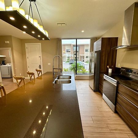 Luxury Home In Orlando With Private Hot Tub - 7 Min From Disney Parks - 3 Bedrooms And 4 Bathrooms! Zewnętrze zdjęcie