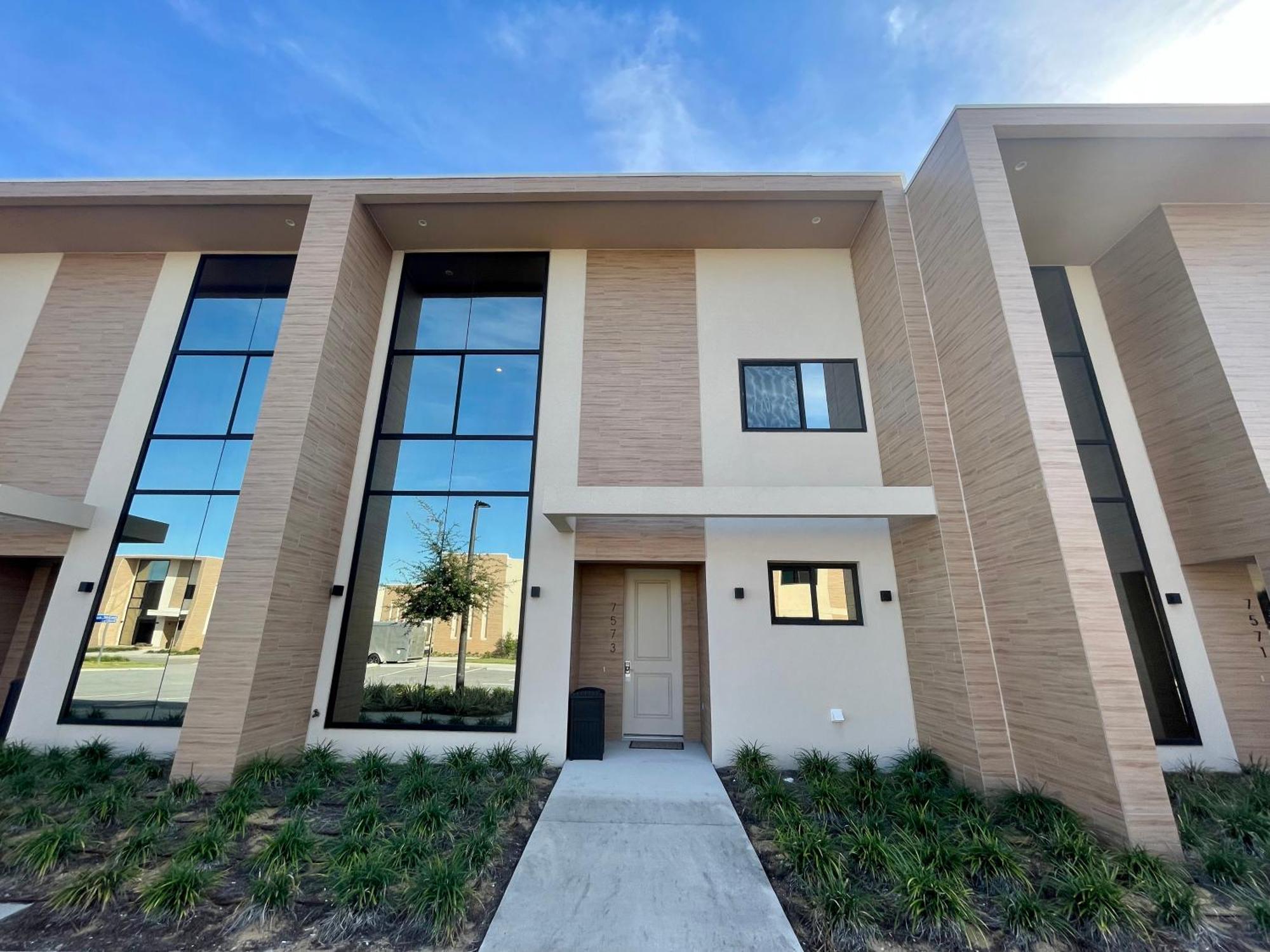 Luxury Home In Orlando With Private Hot Tub - 7 Min From Disney Parks - 3 Bedrooms And 4 Bathrooms! Zewnętrze zdjęcie