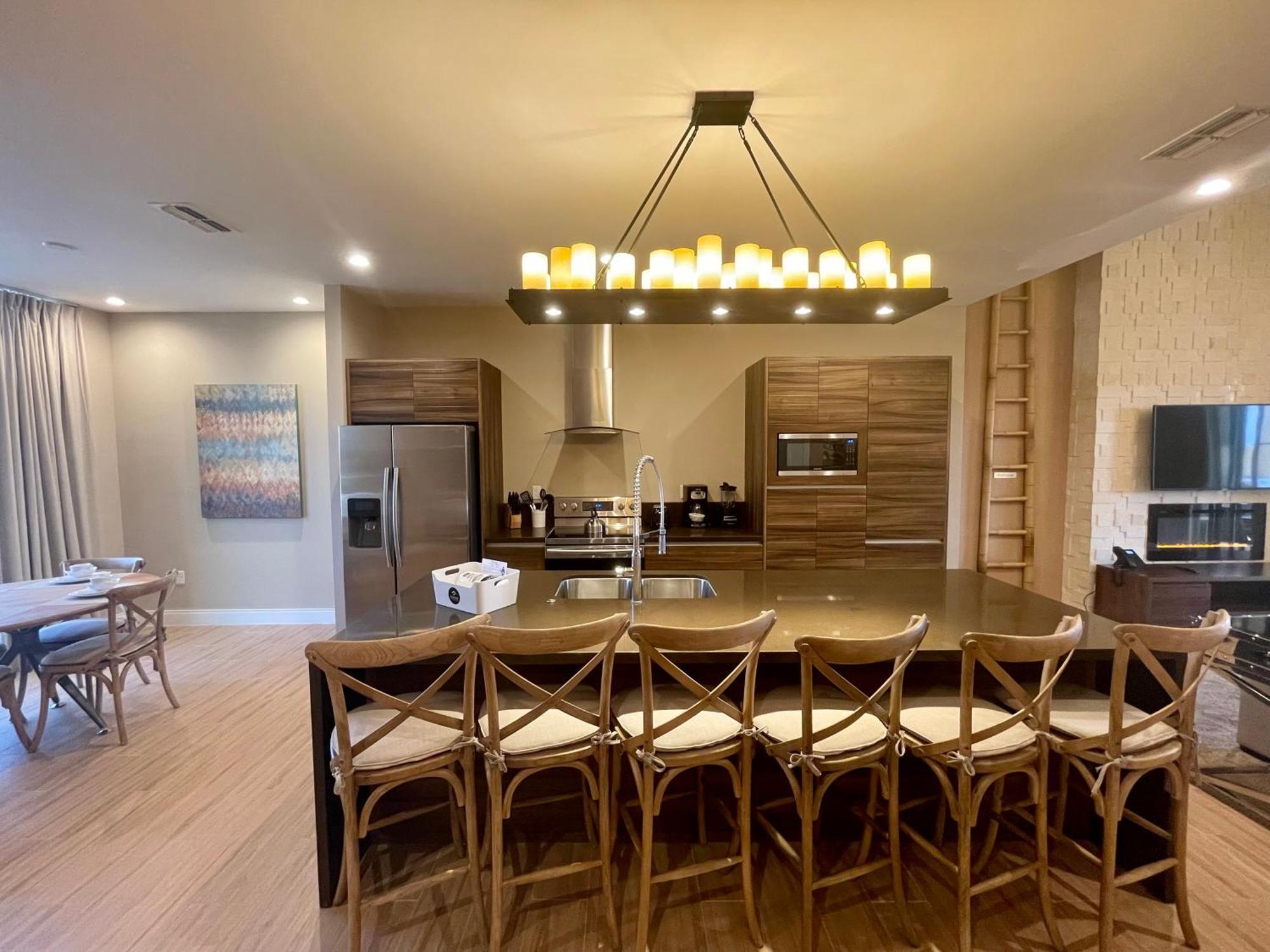 Luxury Home In Orlando With Private Hot Tub - 7 Min From Disney Parks - 3 Bedrooms And 4 Bathrooms! Zewnętrze zdjęcie