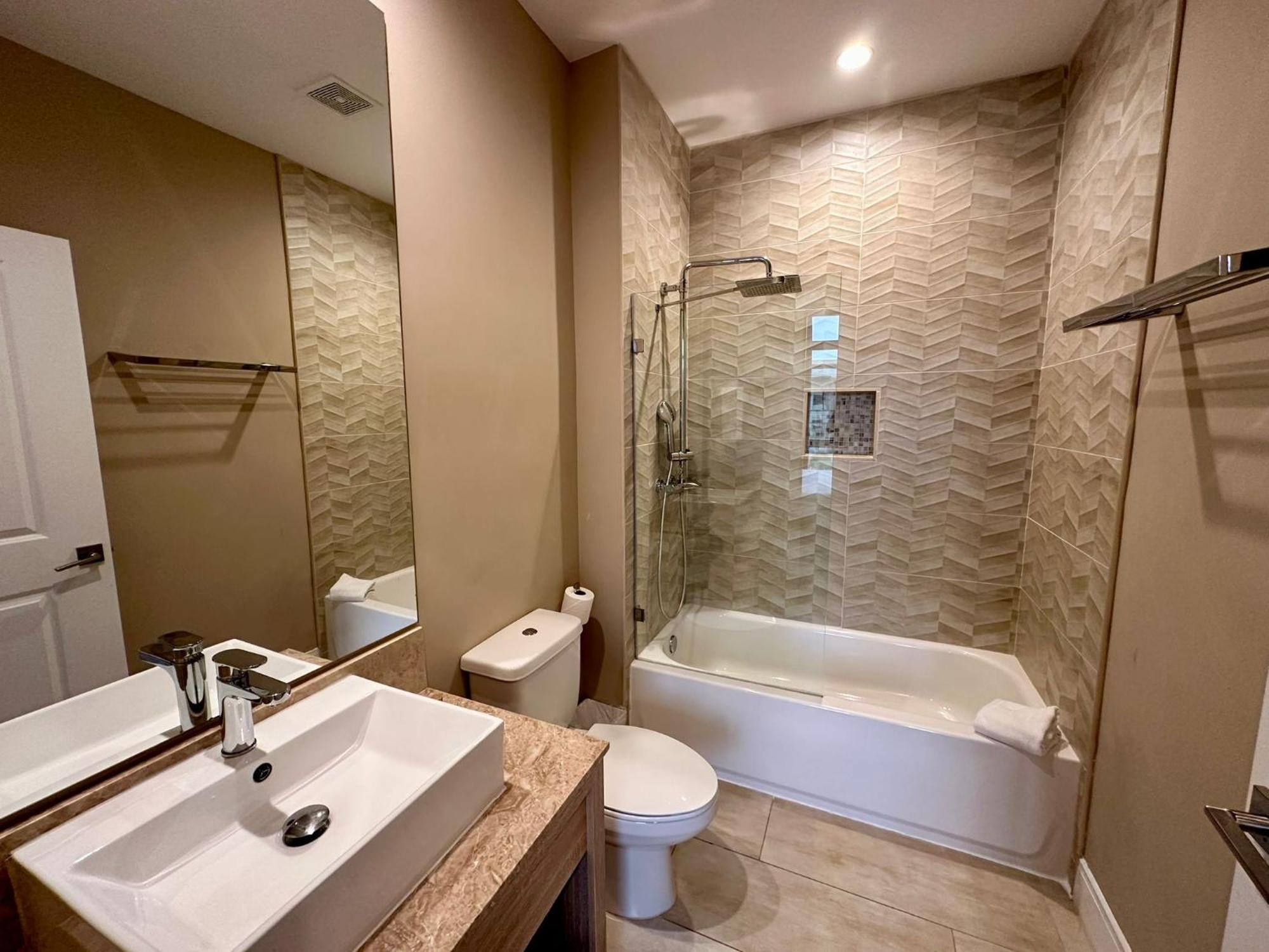 Luxury Home In Orlando With Private Hot Tub - 7 Min From Disney Parks - 3 Bedrooms And 4 Bathrooms! Zewnętrze zdjęcie