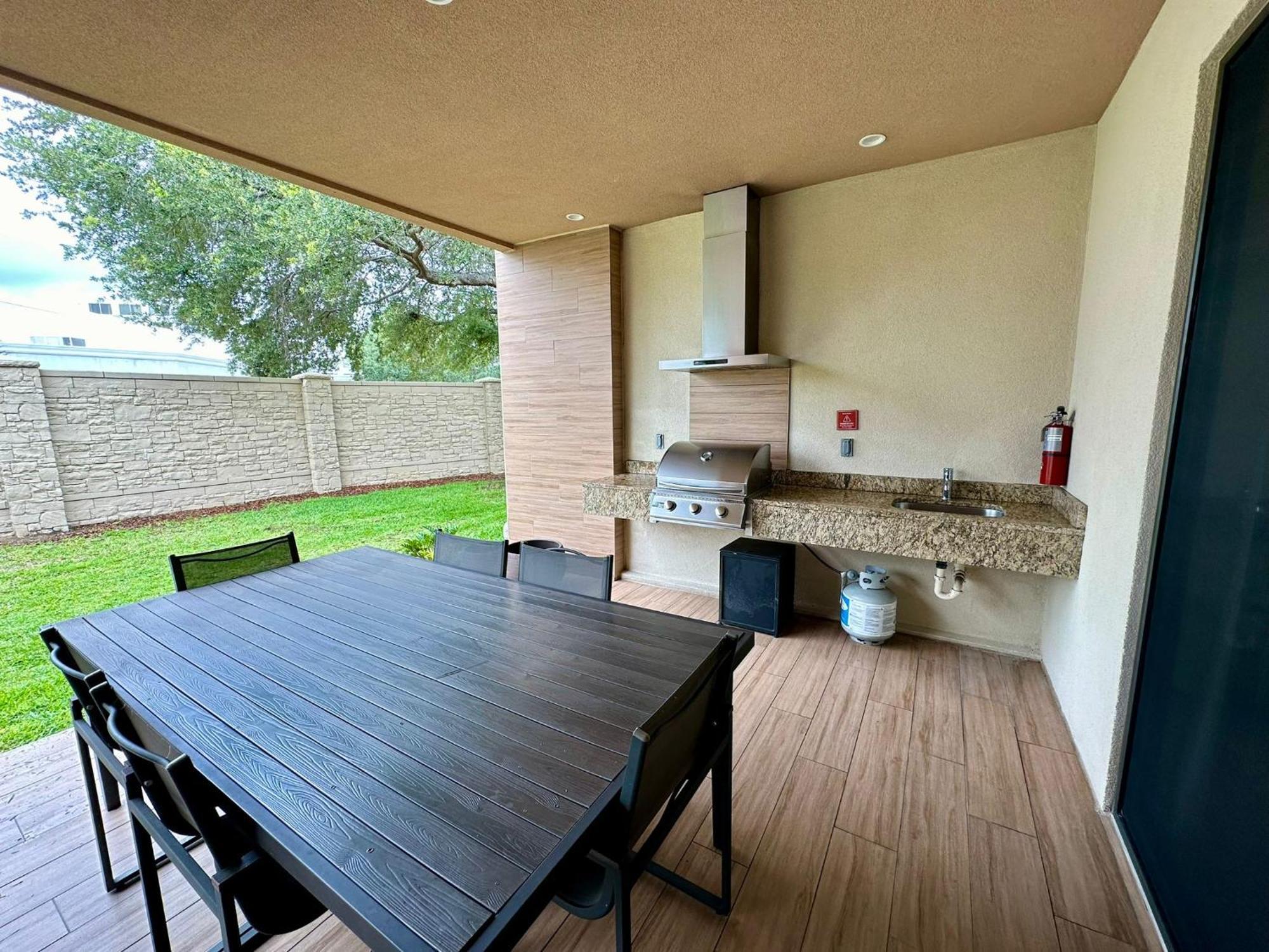 Luxury Home In Orlando With Private Hot Tub - 7 Min From Disney Parks - 3 Bedrooms And 4 Bathrooms! Zewnętrze zdjęcie